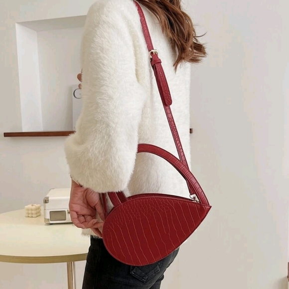 Crocodile Pattern heart shaped Double Handle Handbag - Picture 4 of 5